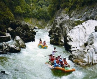 One Day Zhangjiajie to Mengdong River Rafting Group Tour