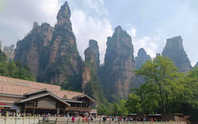 Shuiraosimen in Zhangjaijie Forest Park.jpg