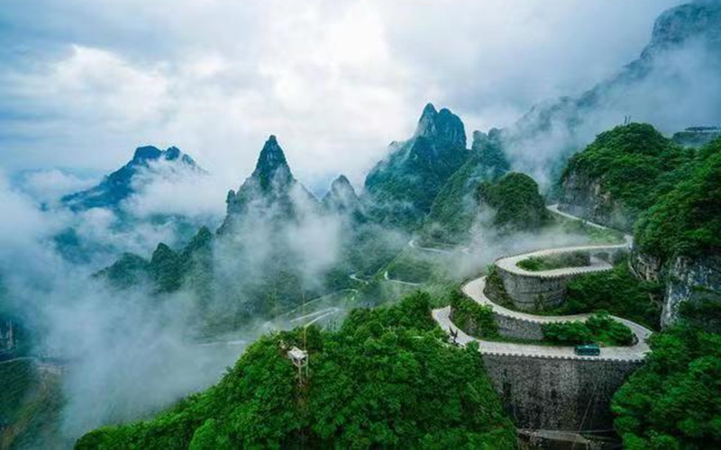 Tianmen Mounatain Avenue Linking  Heaven