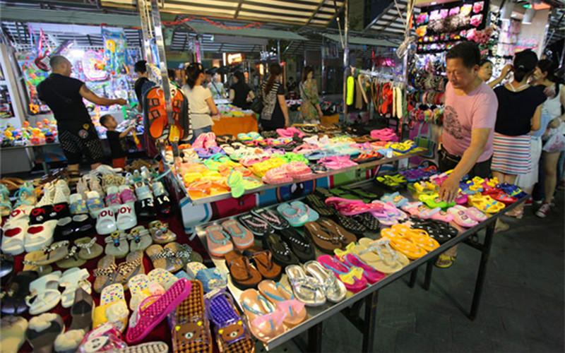 Shanghai Zhongyuan Rd Night Market.jpg