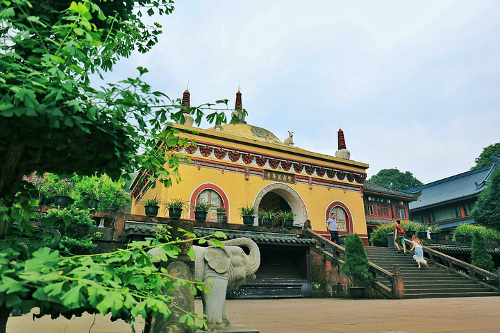 Wannian Temple3.jpg