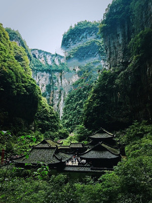 Tiankeng at Three Natural Brisge.jpg