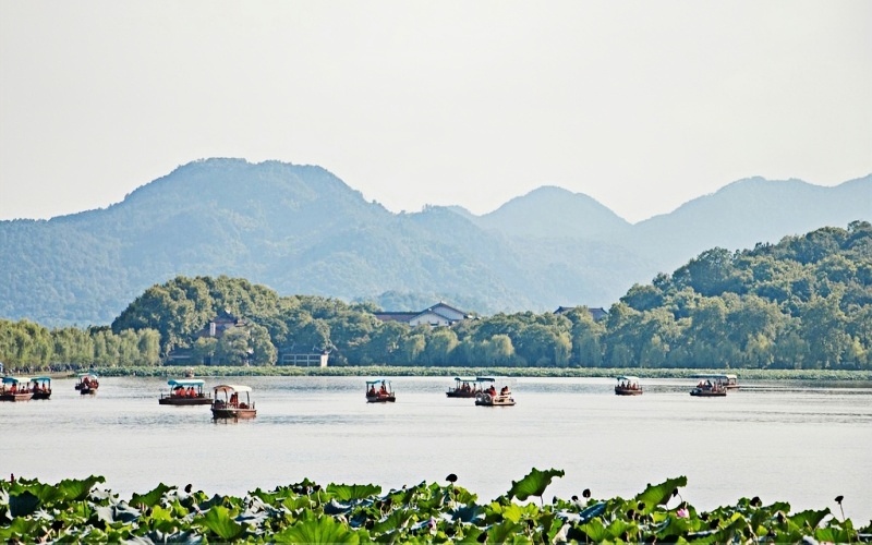 West Lake Hangzhou4.jpg