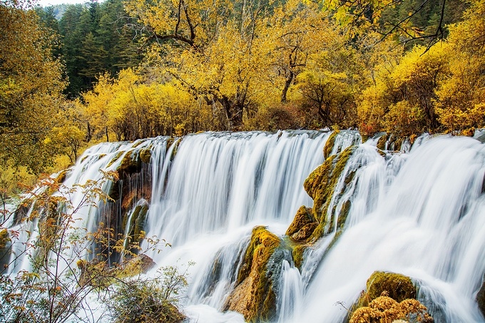 Jiuzhaigou in Autumn.jpg