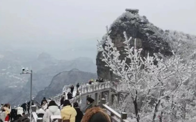 Zhangjiajie welcomes the first heavy snow of this year
